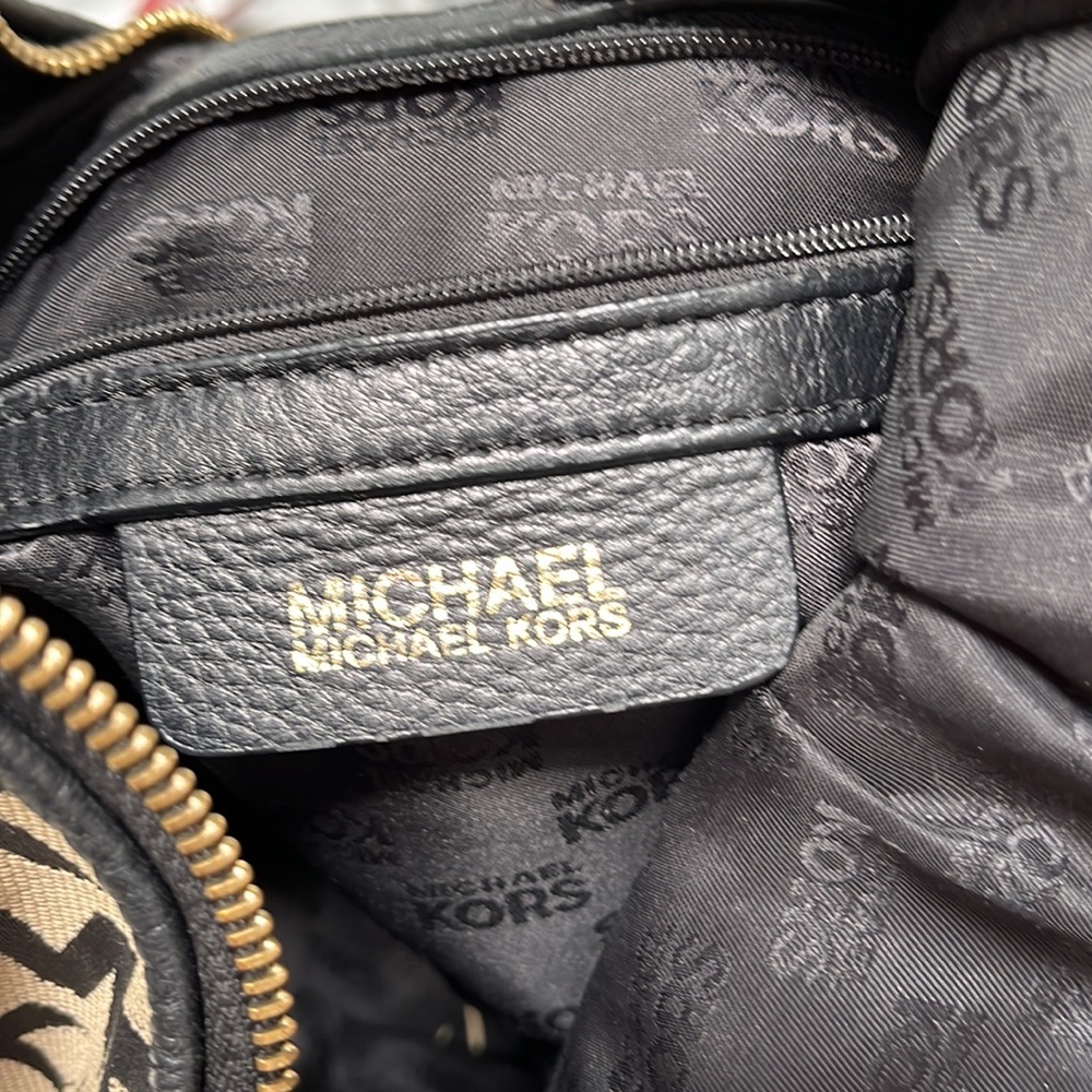 Michael Kors signature, black and brown hobo - Picture 4 of 6